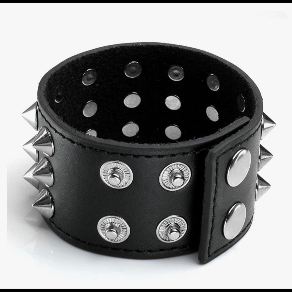 NWOT Studded Accessory Set - Picture 6 of 10